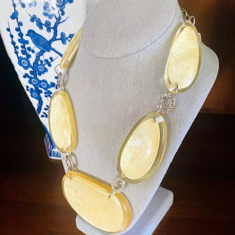 Myrna Lee Chang Lucite Discs Pearls Statement Necklace Vintage - Picture 4 of 6